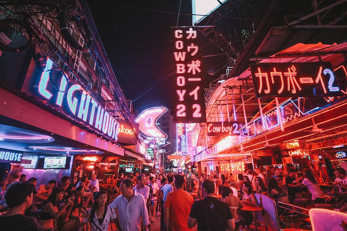 Bangkok on a Budget - Backpacking in Thailand - cheap and free things to do blog post