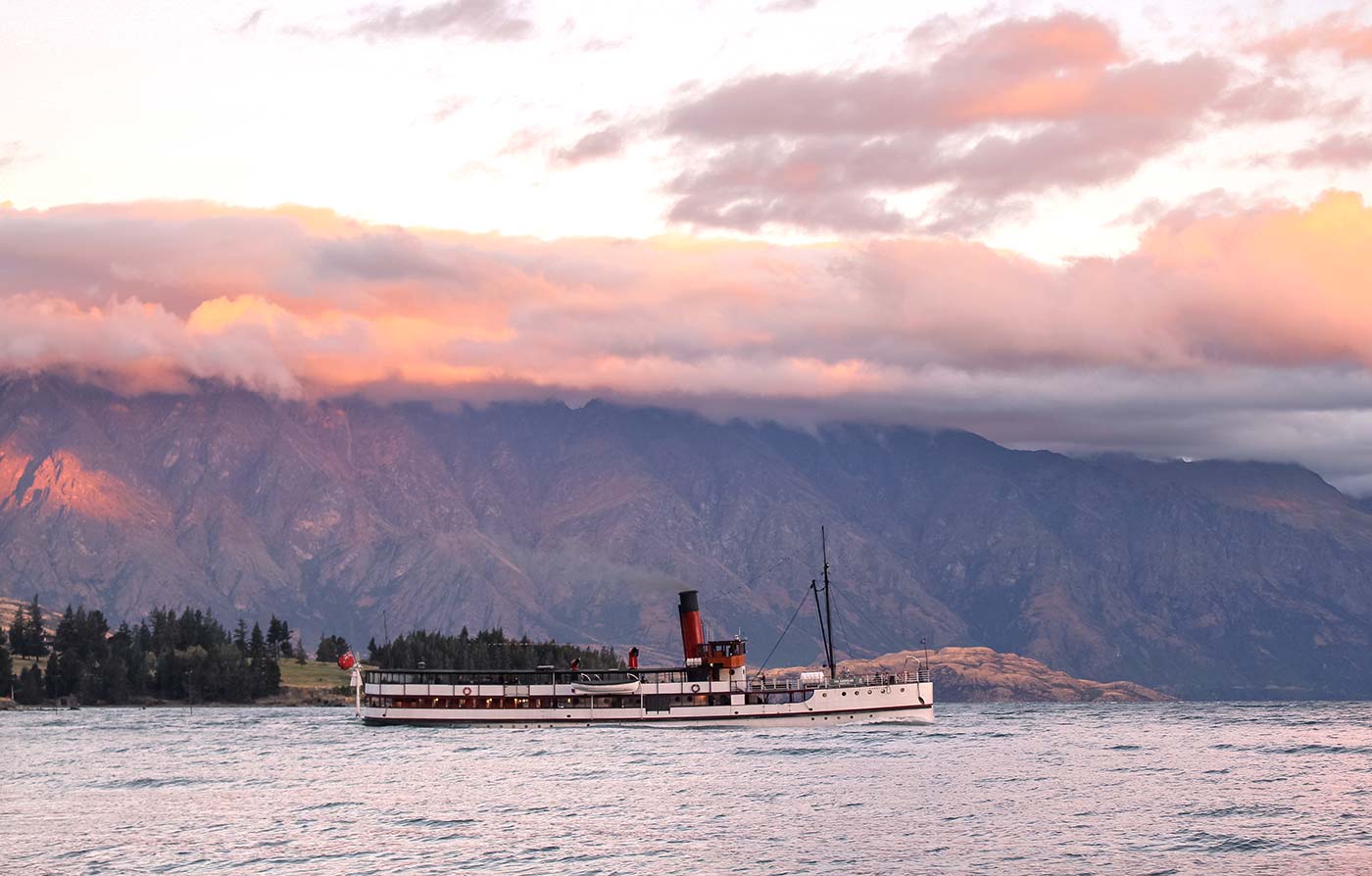 The ultimate guide -  things to do in Queenstown, New Zealand blog post