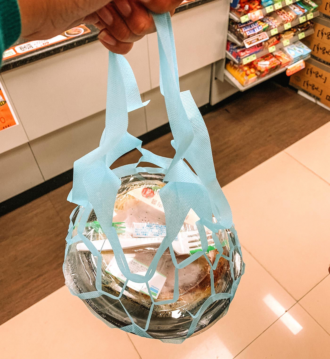 Taiwan 7-Eleven plastic-free hot food carrier bags