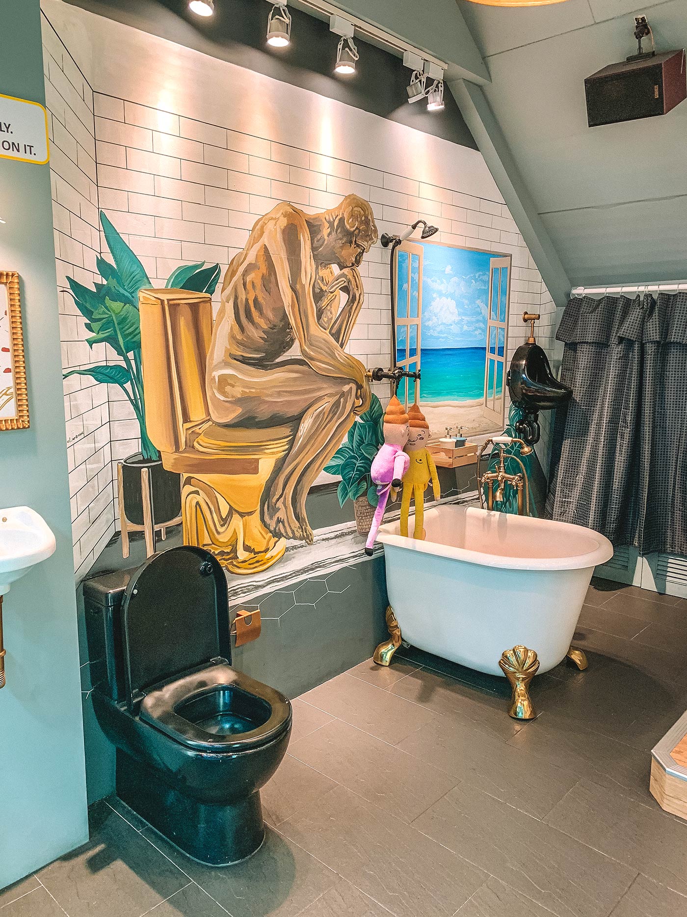 Taiwan's Toilet-Themed Cafe AKA The Poop Cafe