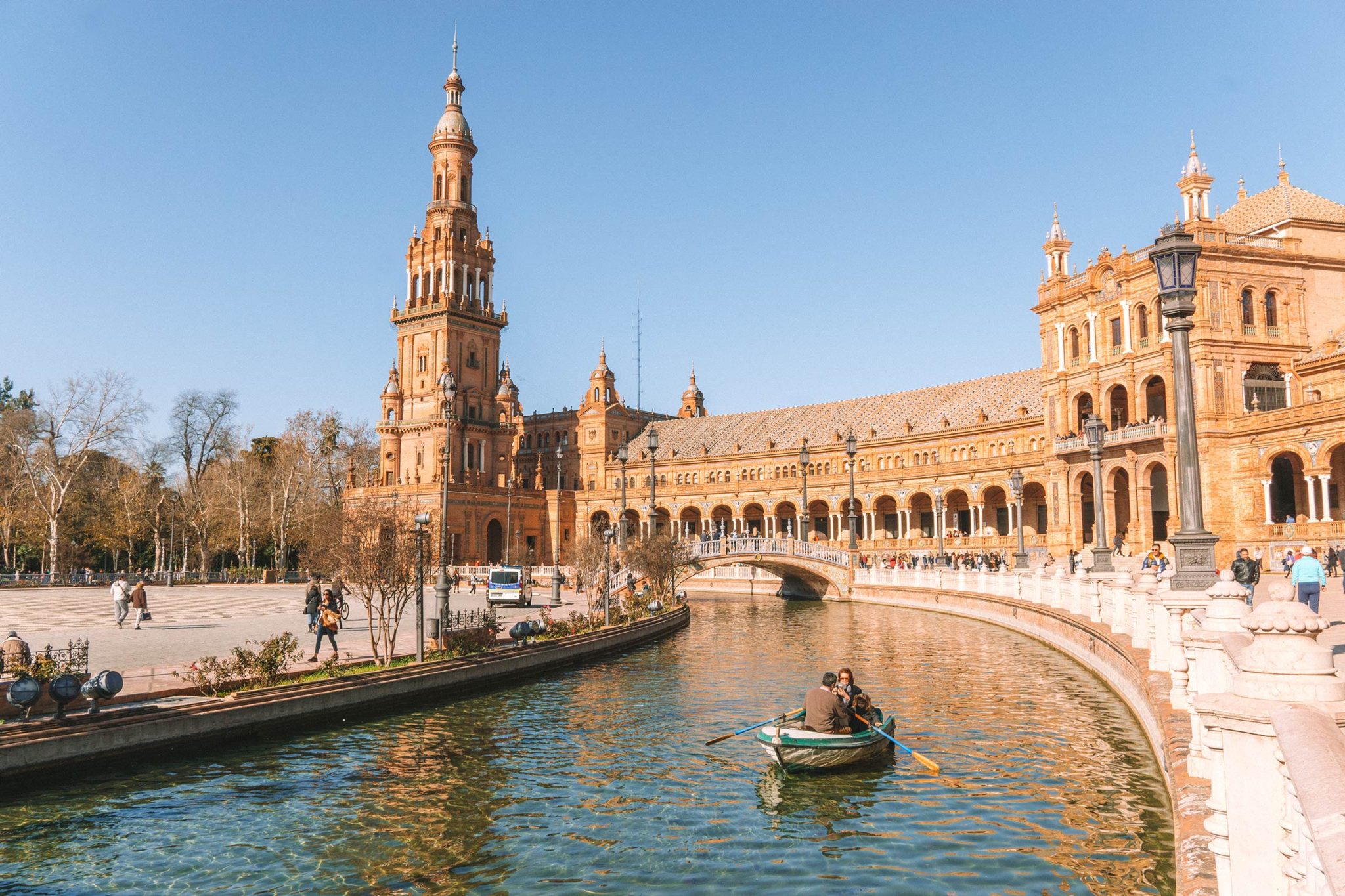 when to visit seville spain