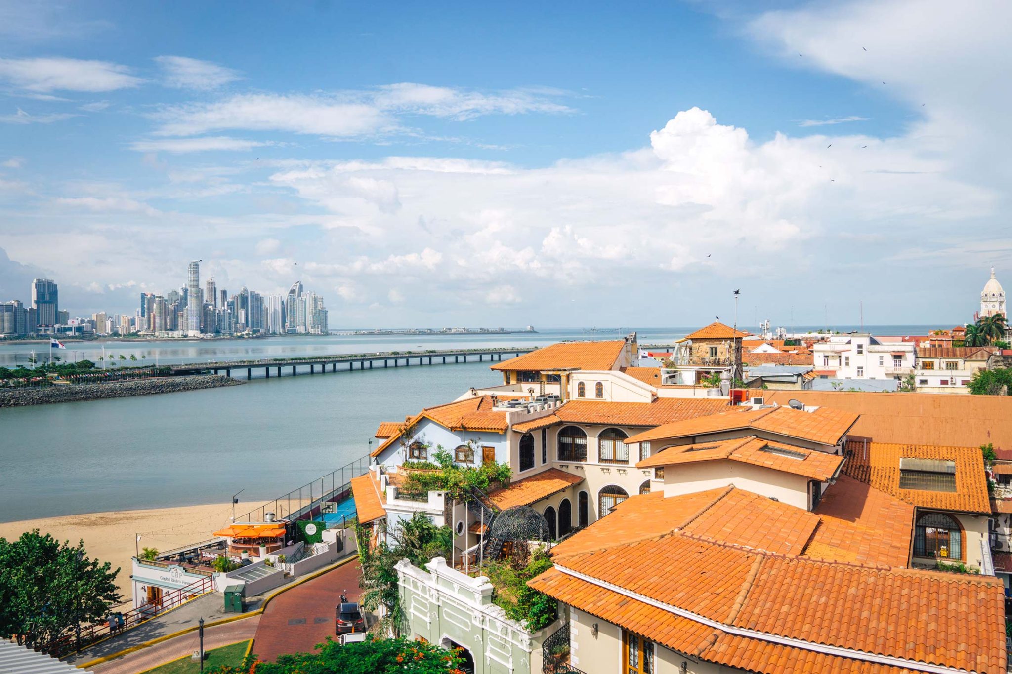 vrouw bungeejumpen boycot Casco Viejo in Panama City - top things to do - CK Travels