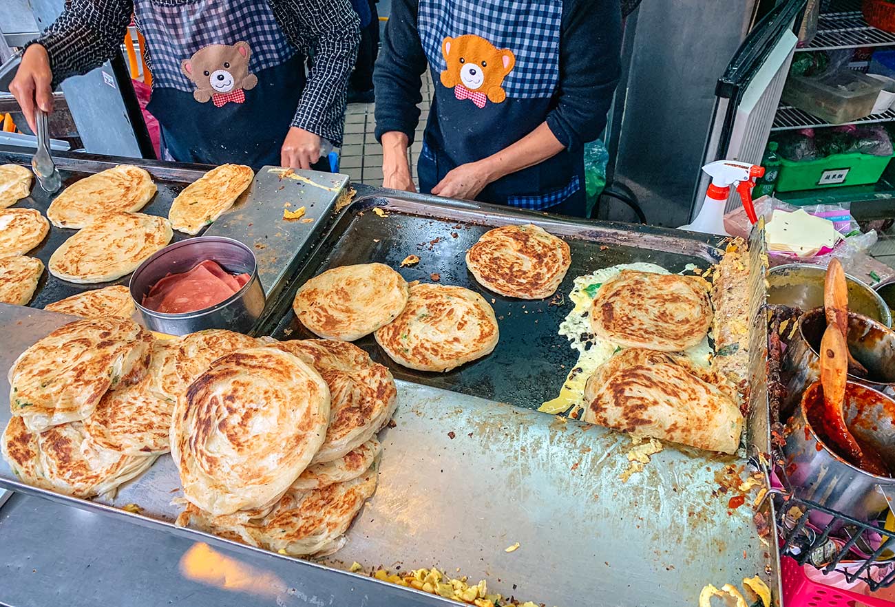 The best Taiwanese food - ultimate Taiwan food guide - scallion pancake